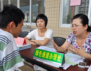 建國60年中國教育：促進教育公平、普及義務教育與教育咨詢服務的成就